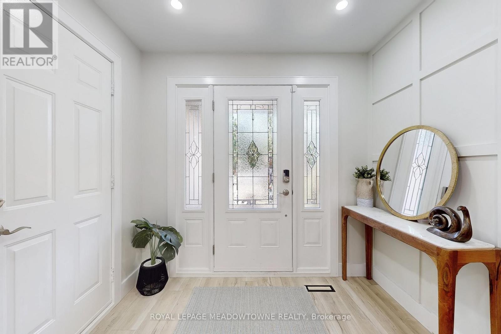 365 Celtic Drive, Hamilton, Ontario  L8E 4N1 - Photo 3 - X12808662