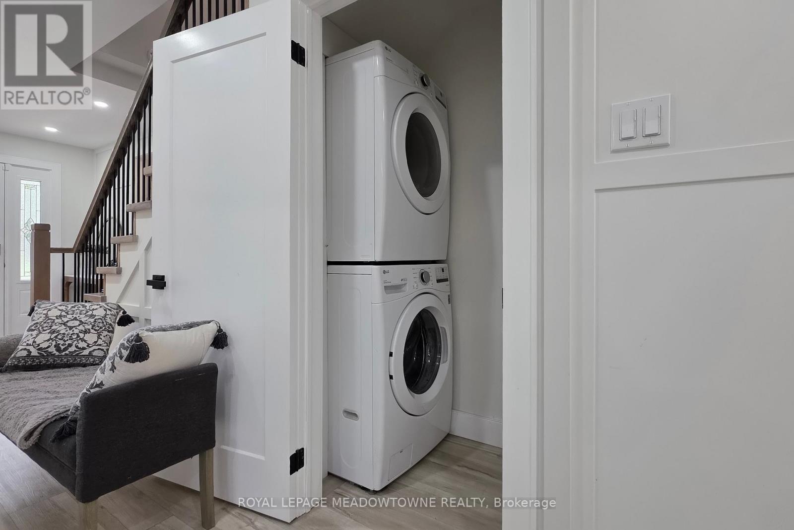 365 Celtic Drive, Hamilton, Ontario  L8E 4N1 - Photo 5 - X12808662