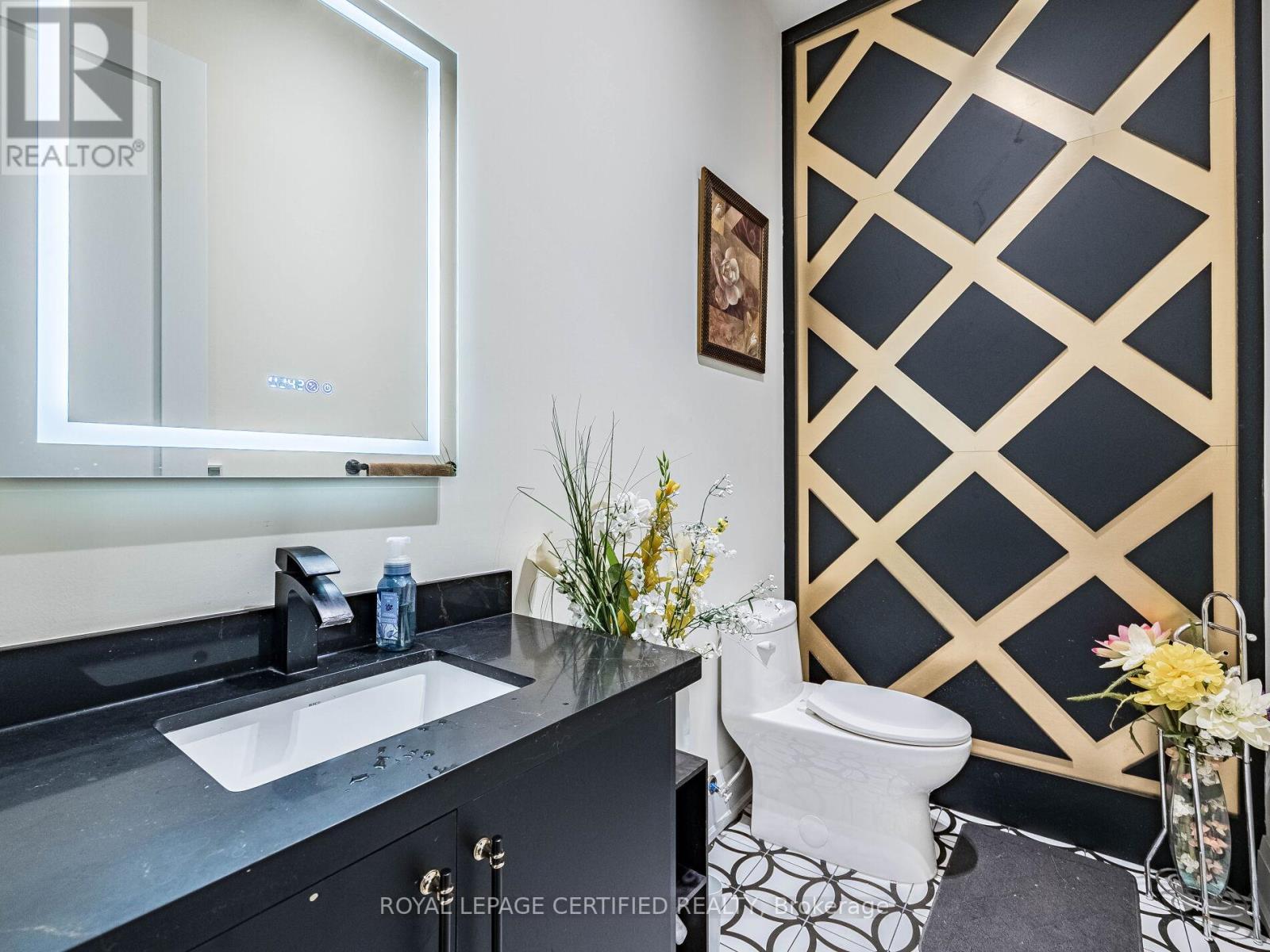 3081 Grenville Drive, Mississauga, Ontario  L5A 2P6 - Photo 5 - W12750794