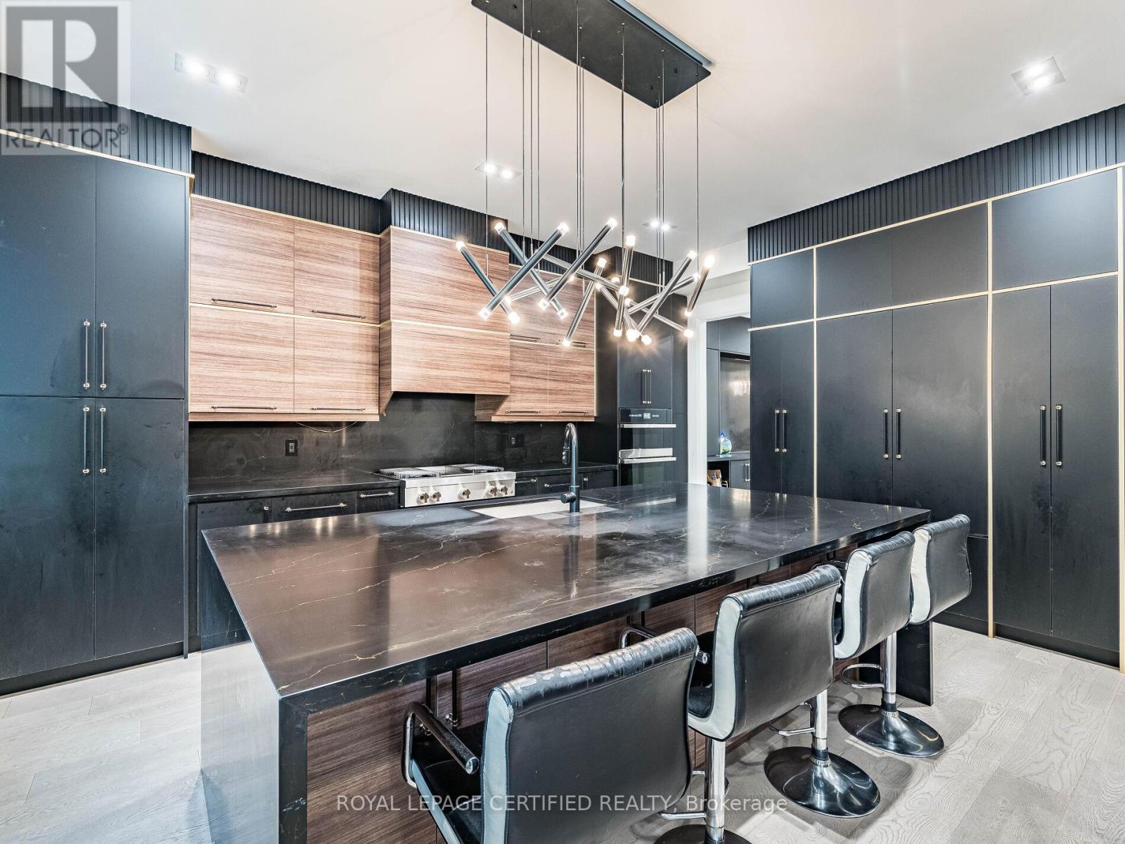 3081 Grenville Drive, Mississauga, Ontario  L5A 2P6 - Photo 14 - W12750794