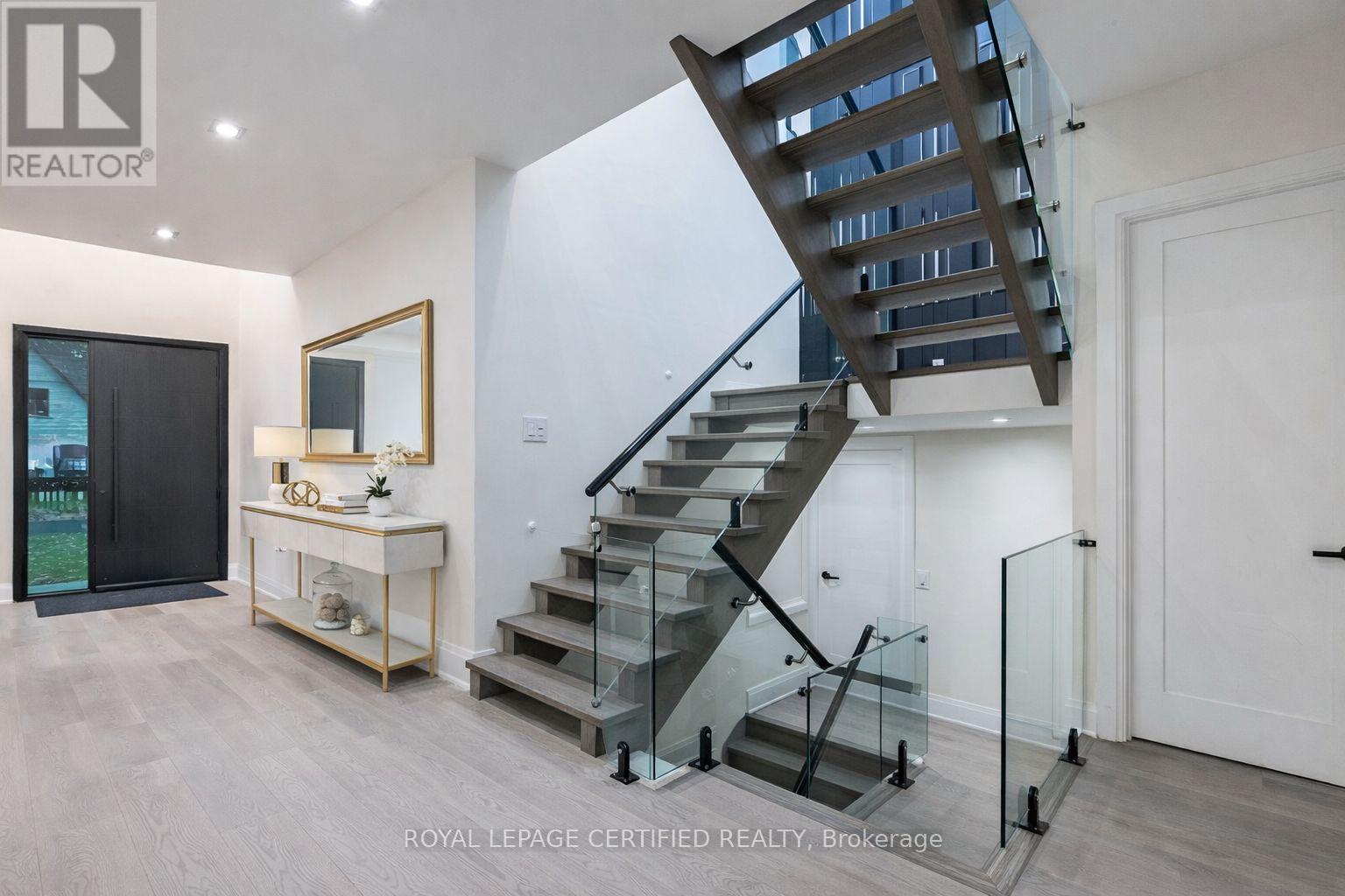 3081 Grenville Drive, Mississauga, Ontario  L5A 2P6 - Photo 6 - W12750794