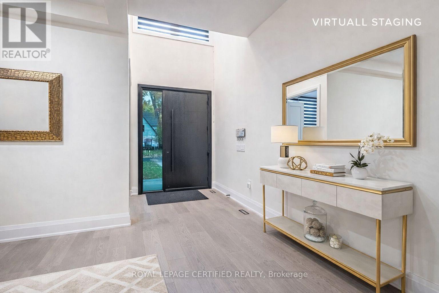 3081 Grenville Drive, Mississauga, Ontario  L5A 2P6 - Photo 4 - W12750794