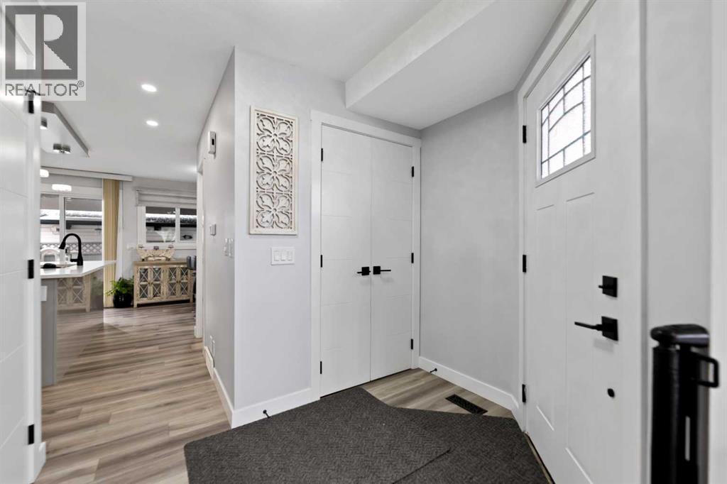 313 Falwood Way Ne, Calgary, Alberta  T3J 1A9 - Photo 4 - A2287837