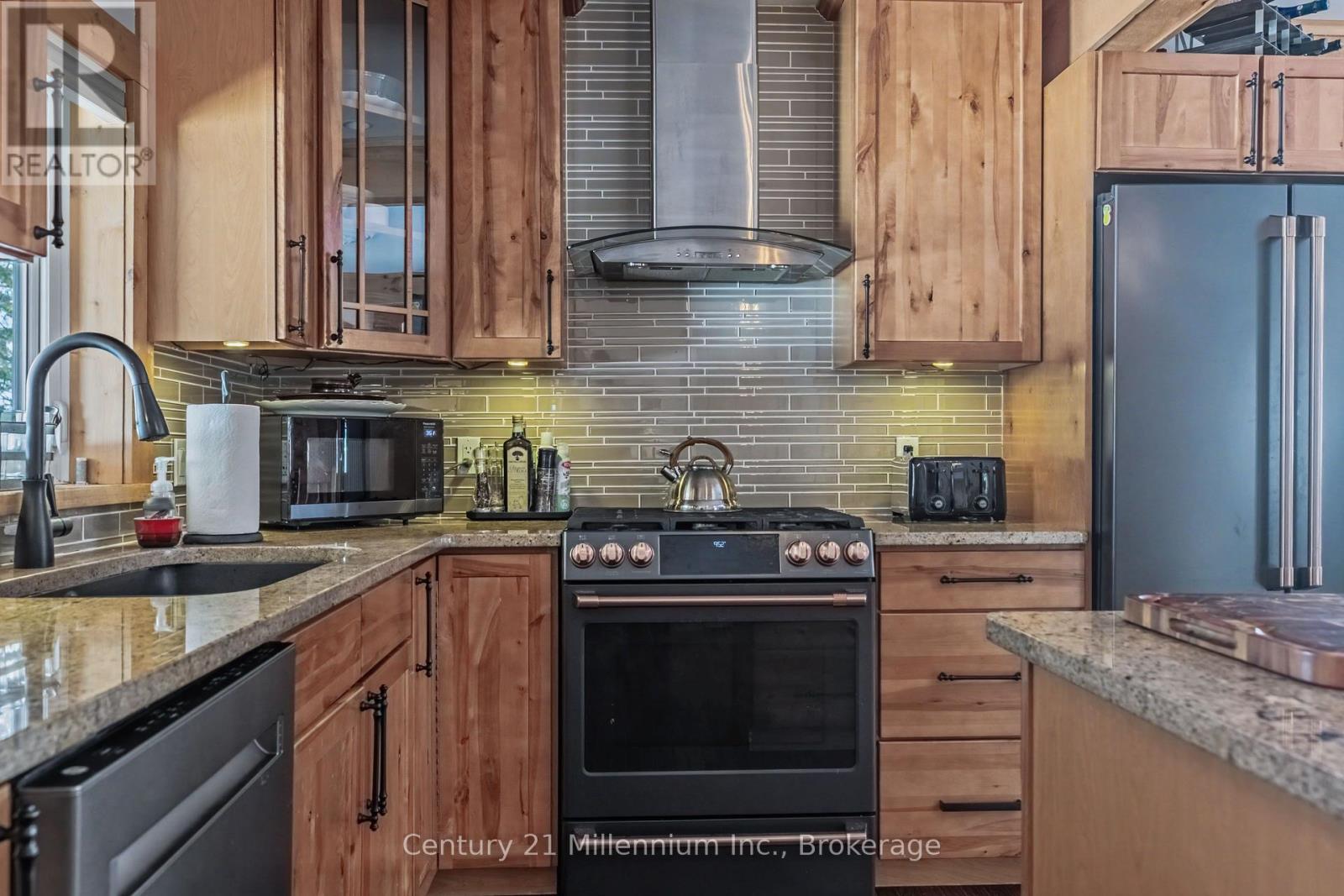 647 Mallory Beach Road, South Bruce Peninsula, Ontario  N0H 2T0 - Photo 28 - X12788058