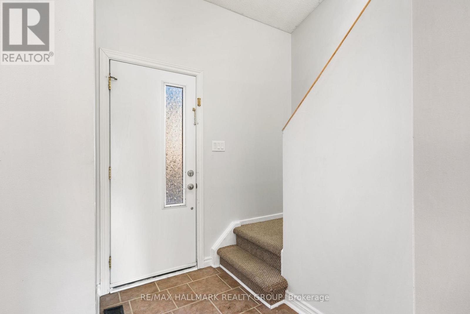 75 - 1348 Bethamy Lane, Ottawa, Ontario  K1J 8P4 - Photo 2 - X12808674