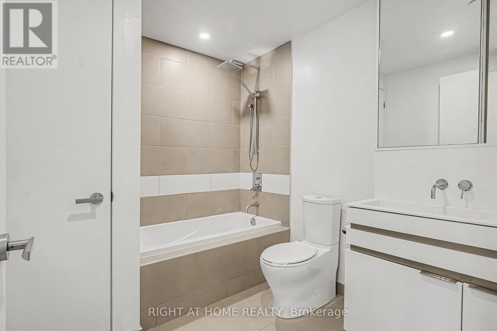 1307 - 197 Yonge Street, Toronto, Ontario  M5B 0C1 - Photo 11 - C12808668