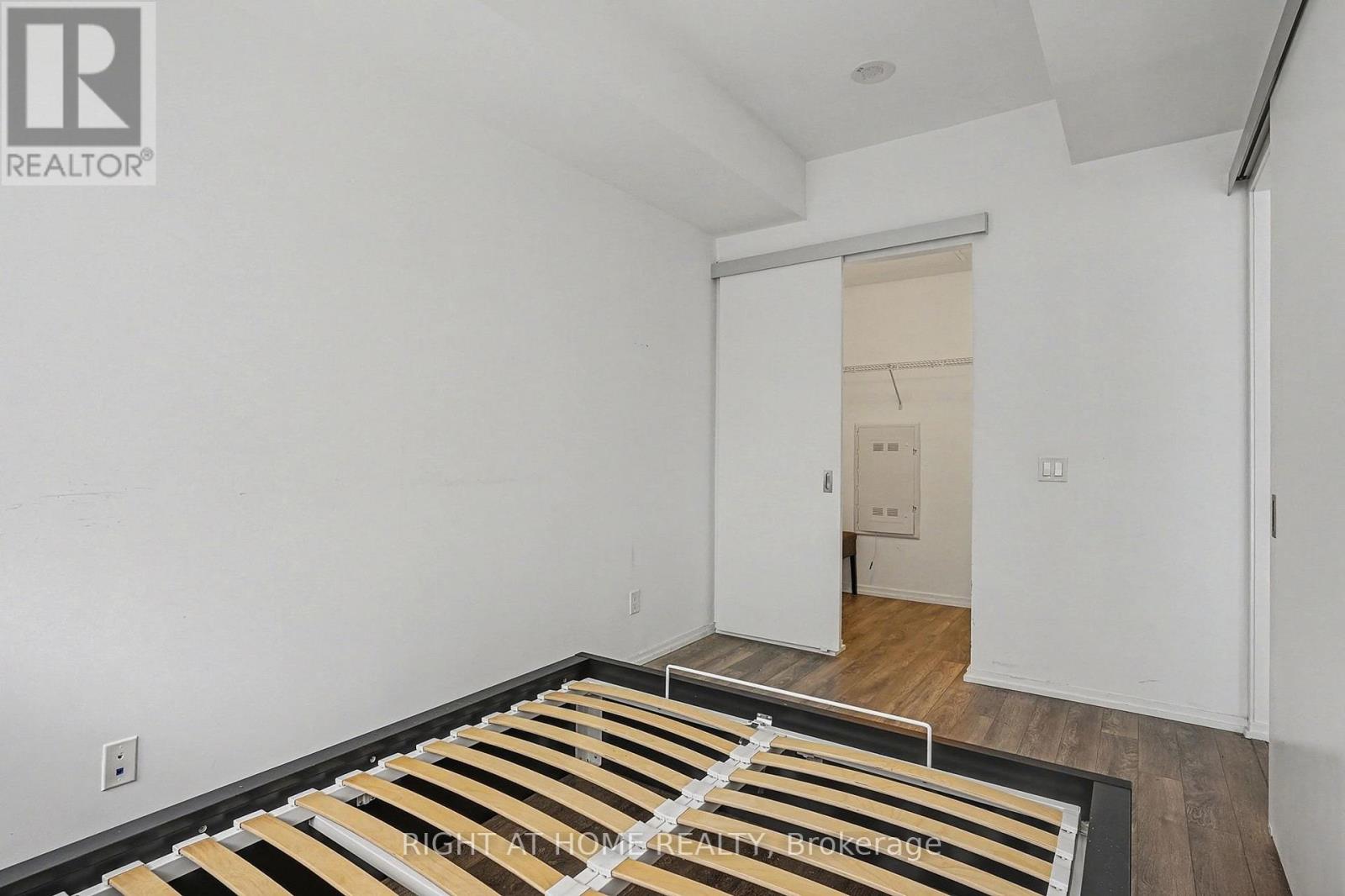 1307 - 197 Yonge Street, Toronto, Ontario  M5B 0C1 - Photo 13 - C12808668