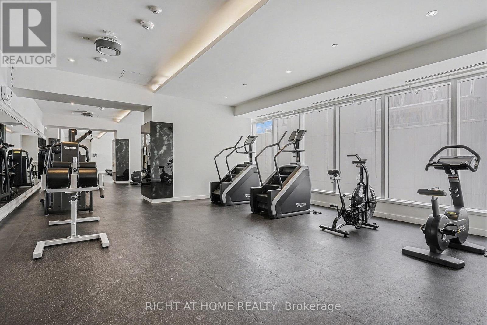 1307 - 197 Yonge Street, Toronto, Ontario  M5B 0C1 - Photo 18 - C12808668