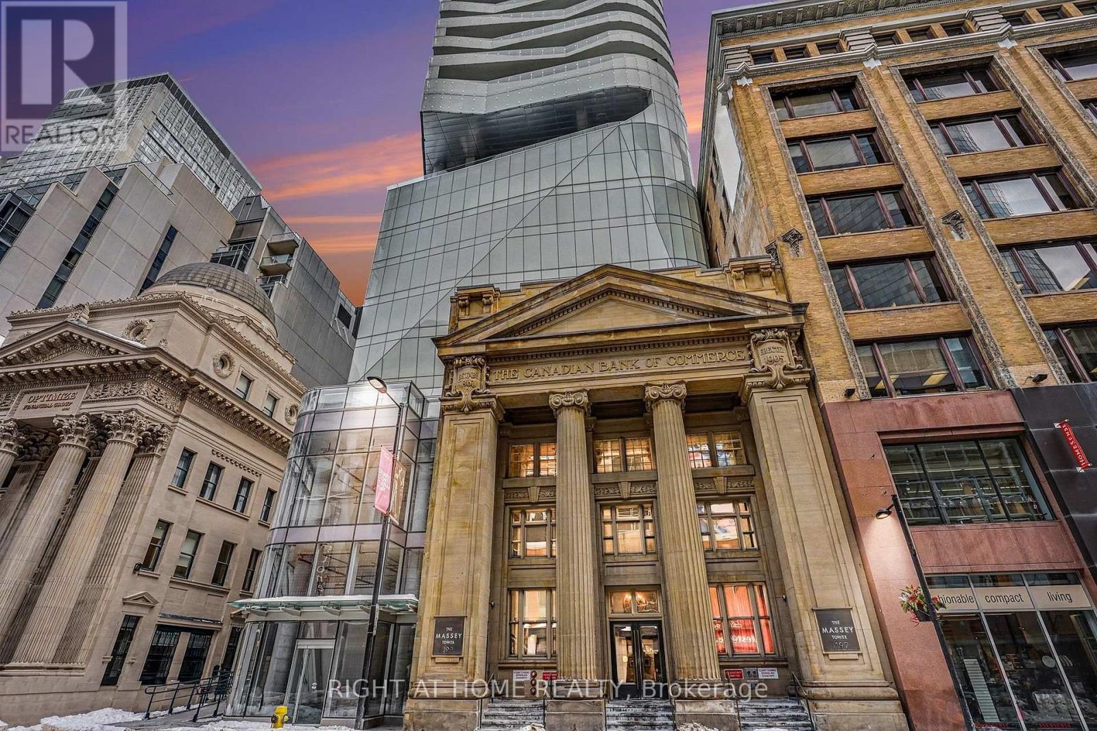 1307 - 197 Yonge Street, Toronto, Ontario  M5B 0C1 - Photo 2 - C12808668