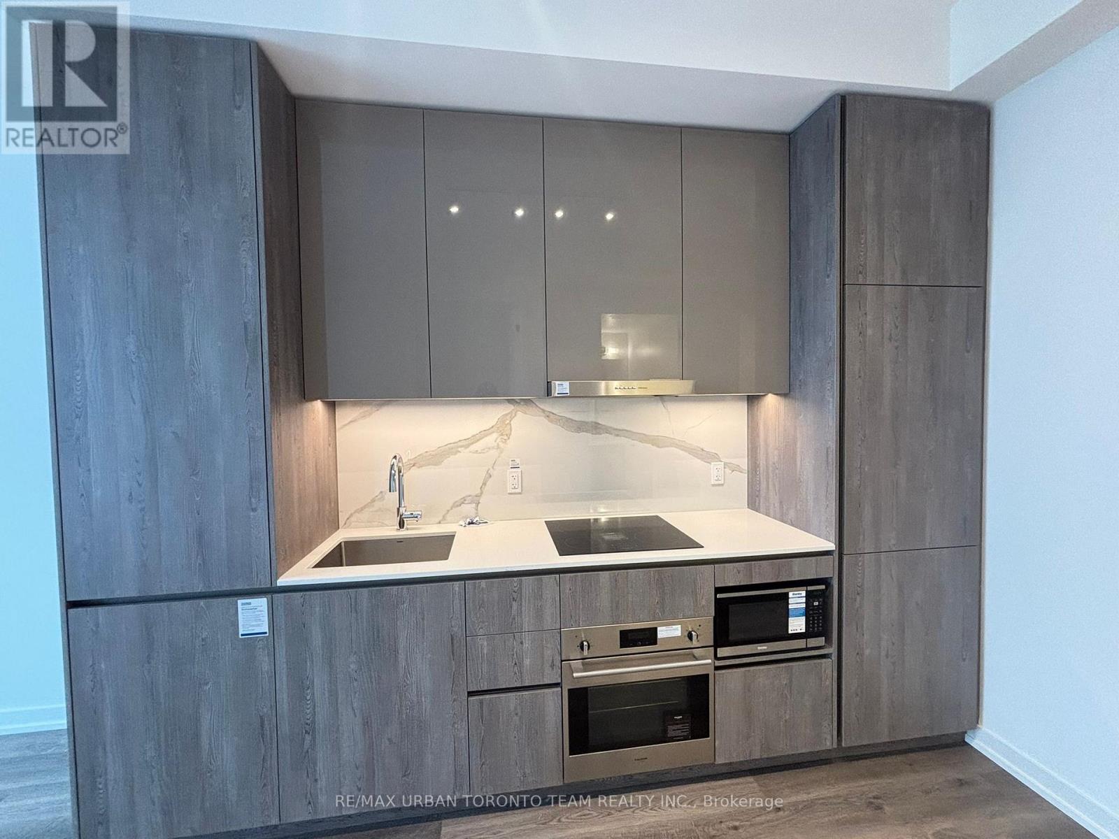 2708 - 8 Interchange Way, Vaughan, Ontario  L4K 5Z7 - Photo 4 - N12808682