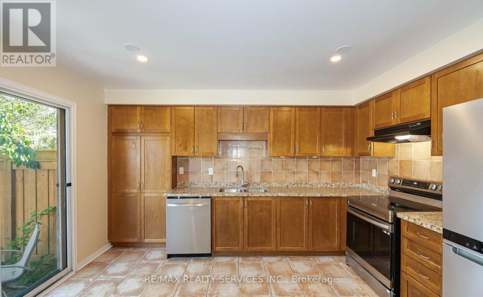 5616 Margarita Crescent, Mississauga, Ontario  L5M 6Z2 - Photo 13 - W12808710