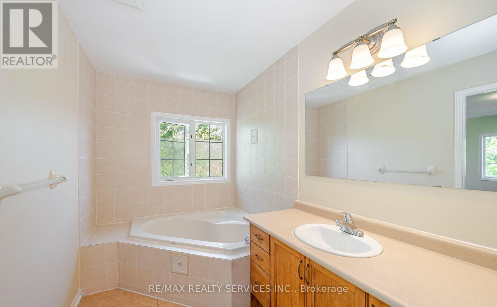 5616 Margarita Crescent, Mississauga, Ontario  L5M 6Z2 - Photo 19 - W12808710