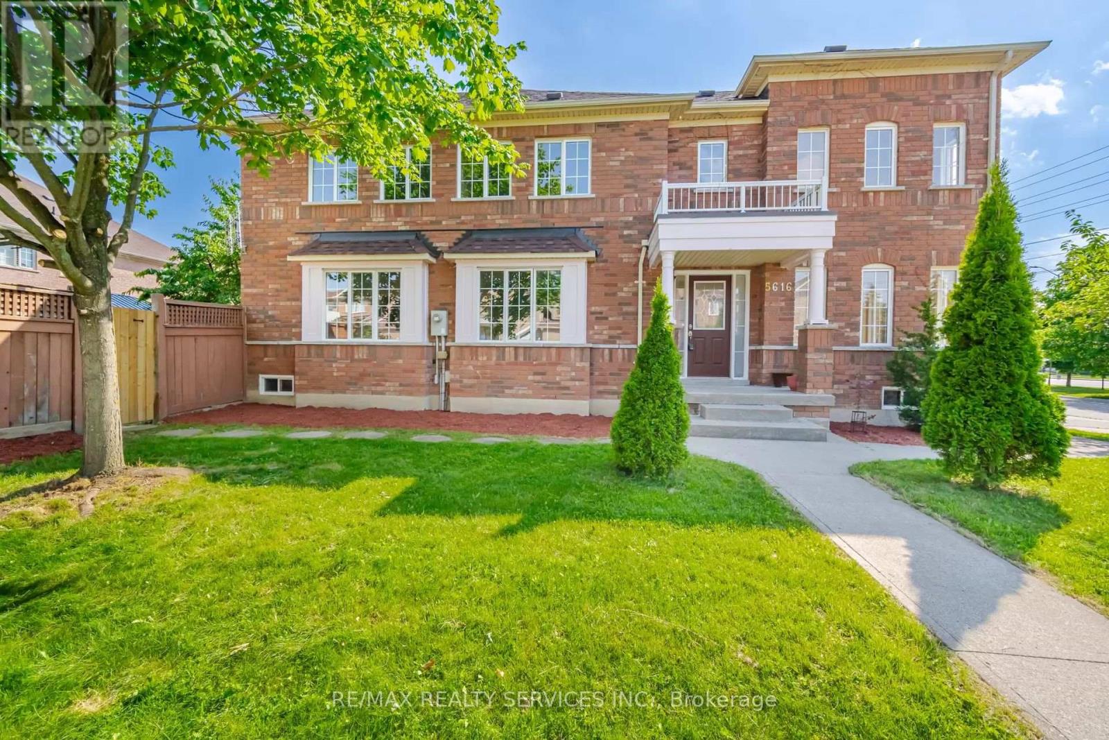 5616 Margarita Crescent, Mississauga, Ontario  L5M 6Z2 - Photo 2 - W12808710