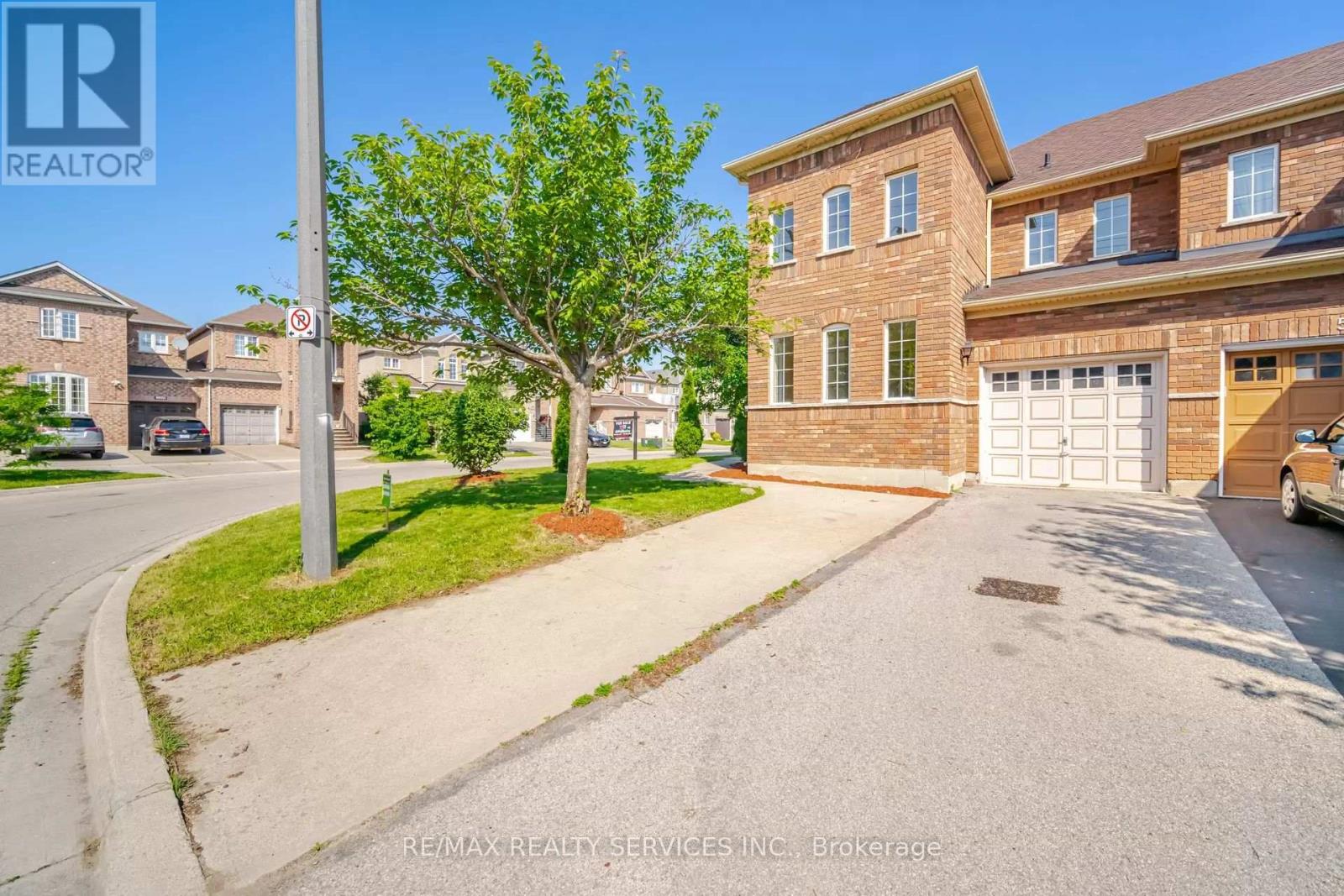 5616 Margarita Crescent, Mississauga, Ontario  L5M 6Z2 - Photo 3 - W12808710