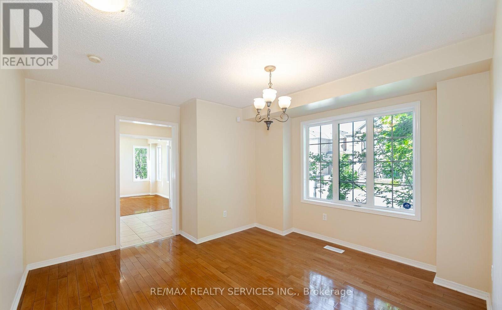 5616 Margarita Crescent, Mississauga, Ontario  L5M 6Z2 - Photo 9 - W12808710