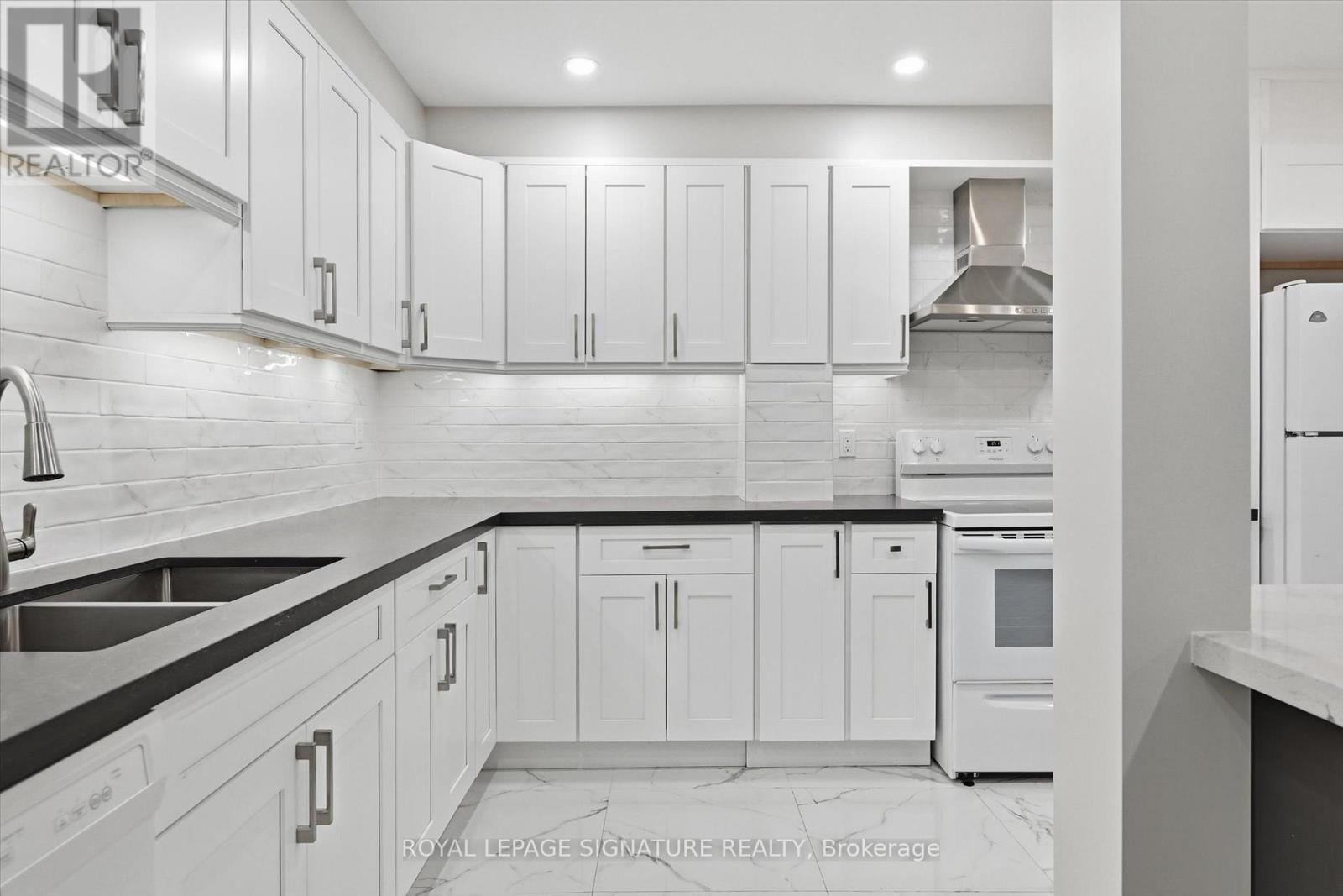 9 - 100 Quigley Road, Hamilton, Ontario  L8K 6J1 - Photo 8 - X12808716