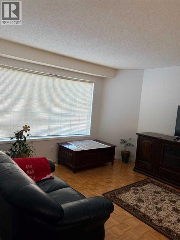 4 Kingsland Villas Sw, Calgary, Alberta  T2V 5J9 - Photo 6 - A2287025