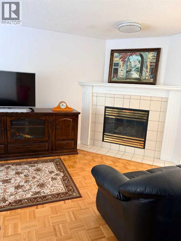 4 Kingsland Villas Sw, Calgary, Alberta  T2V 5J9 - Photo 7 - A2287025