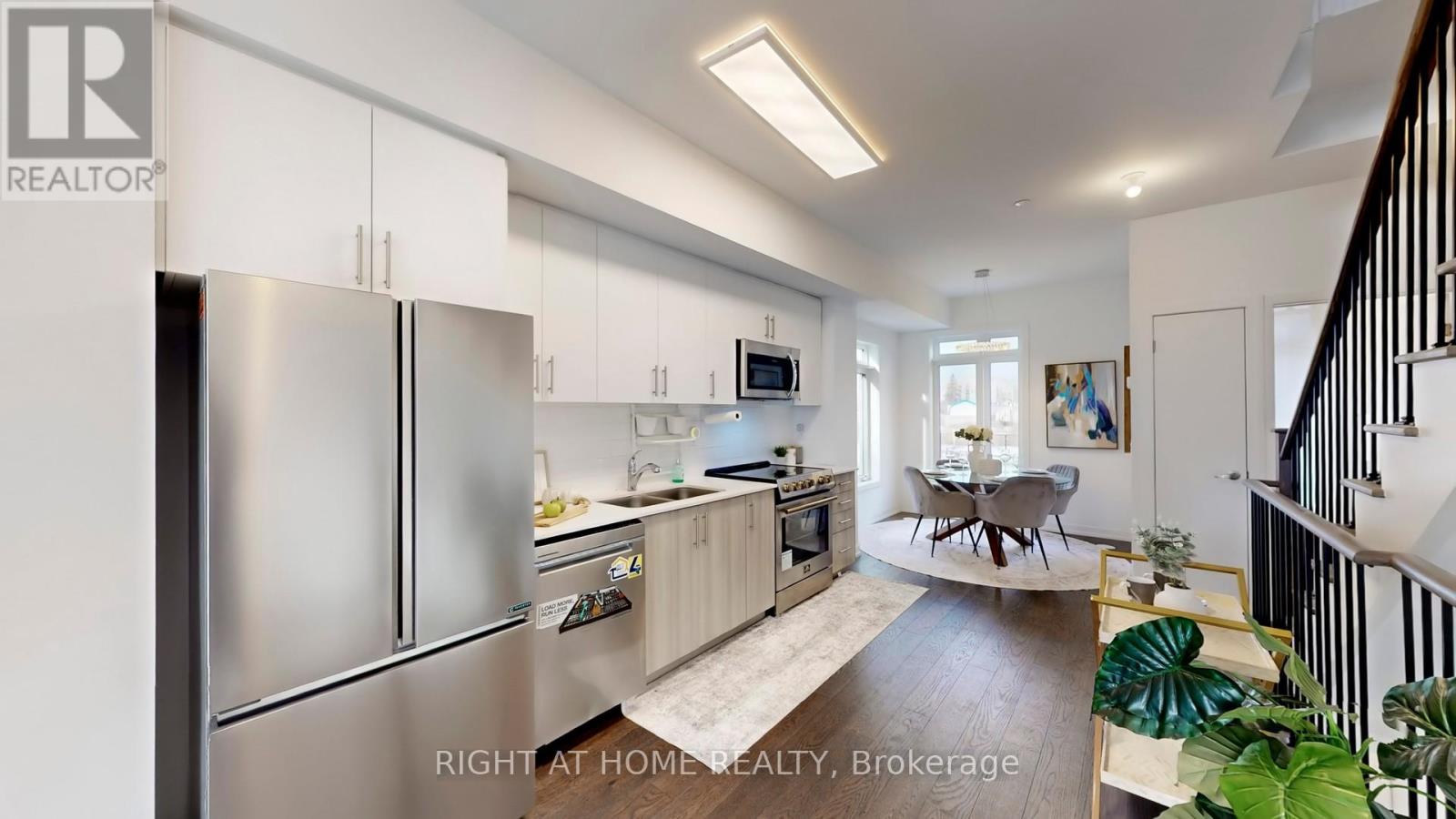 32 Spruce Pines Crescent, Toronto, Ontario M4A 1Y7 - Photo 11 - C12808752