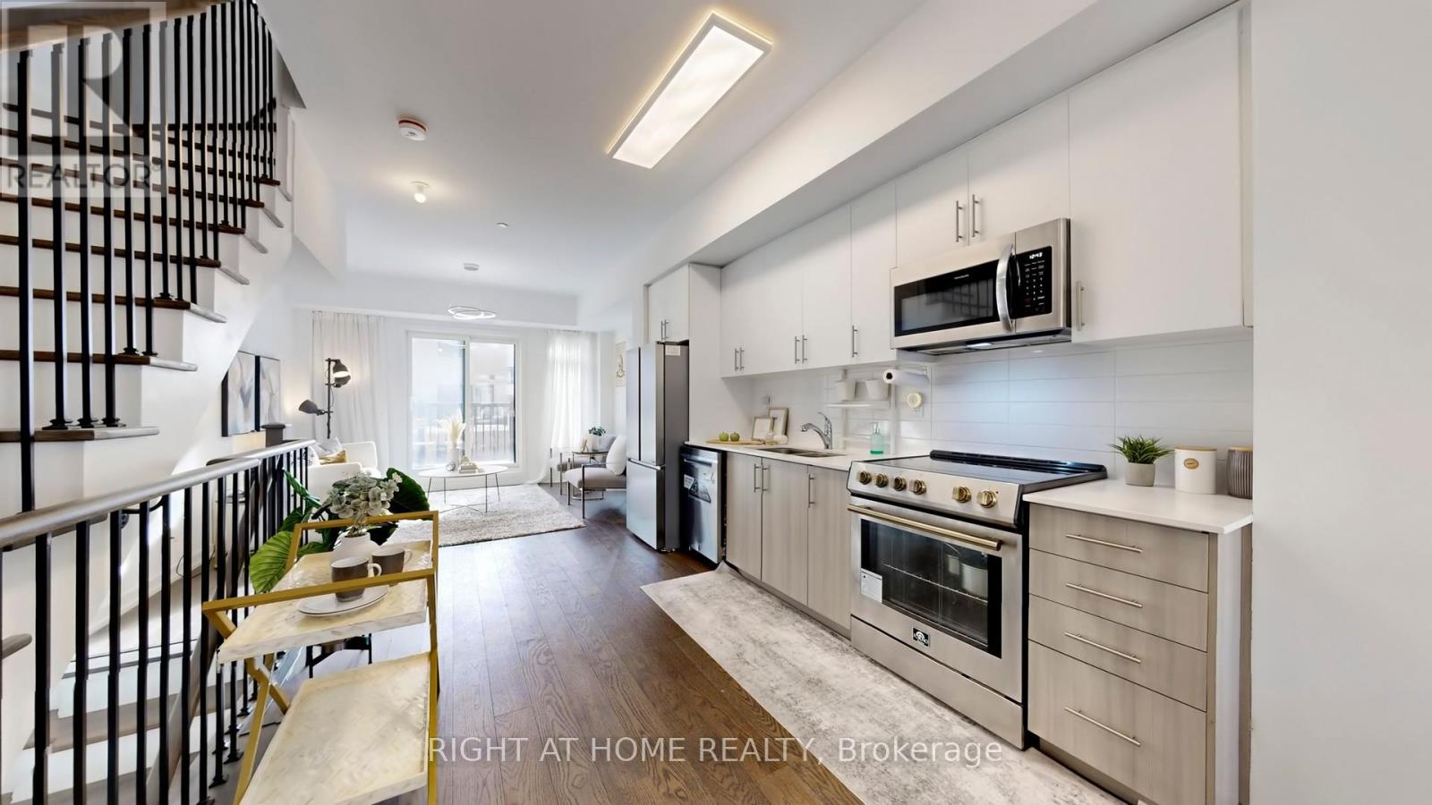 32 Spruce Pines Crescent, Toronto, Ontario M4A 1Y7 - Photo 13 - C12808752