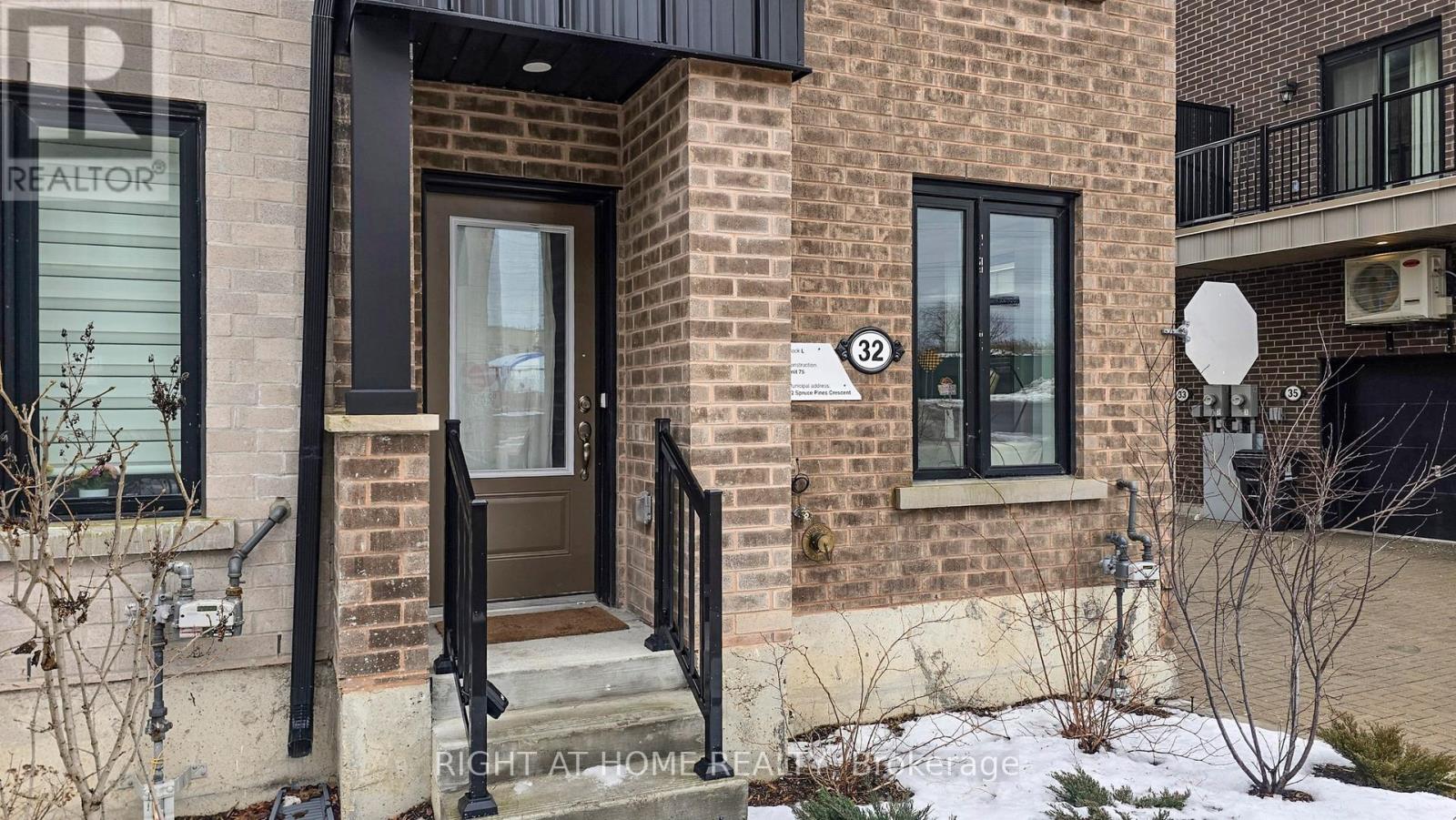 32 Spruce Pines Crescent, Toronto, Ontario M4A 1Y7 - Photo 2 - C12808752