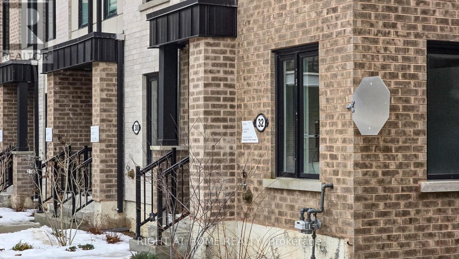 32 Spruce Pines Crescent, Toronto, Ontario M4A 1Y7 - Photo 3 - C12808752