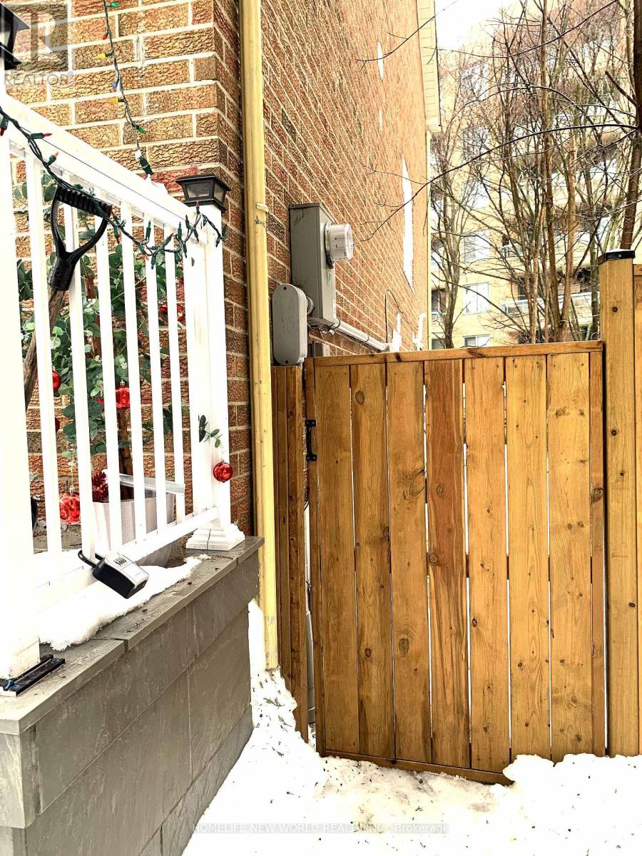 38 Levitt Court, Toronto, Ontario  M2R 3P9 - Photo 2 - C12808774