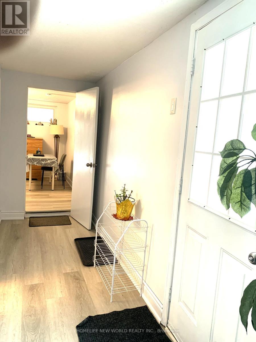 38 Levitt Court, Toronto, Ontario  M2R 3P9 - Photo 4 - C12808774