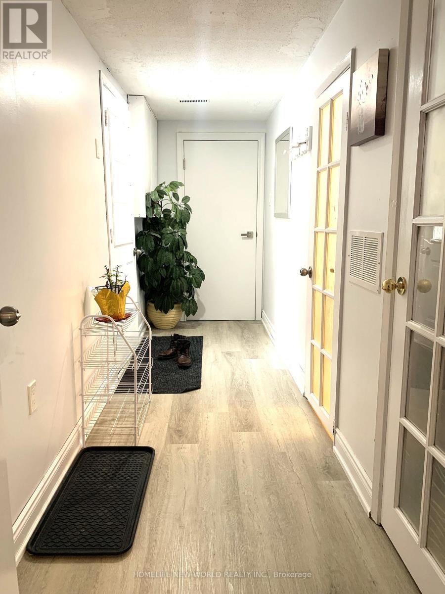 38 Levitt Court, Toronto, Ontario  M2R 3P9 - Photo 5 - C12808774