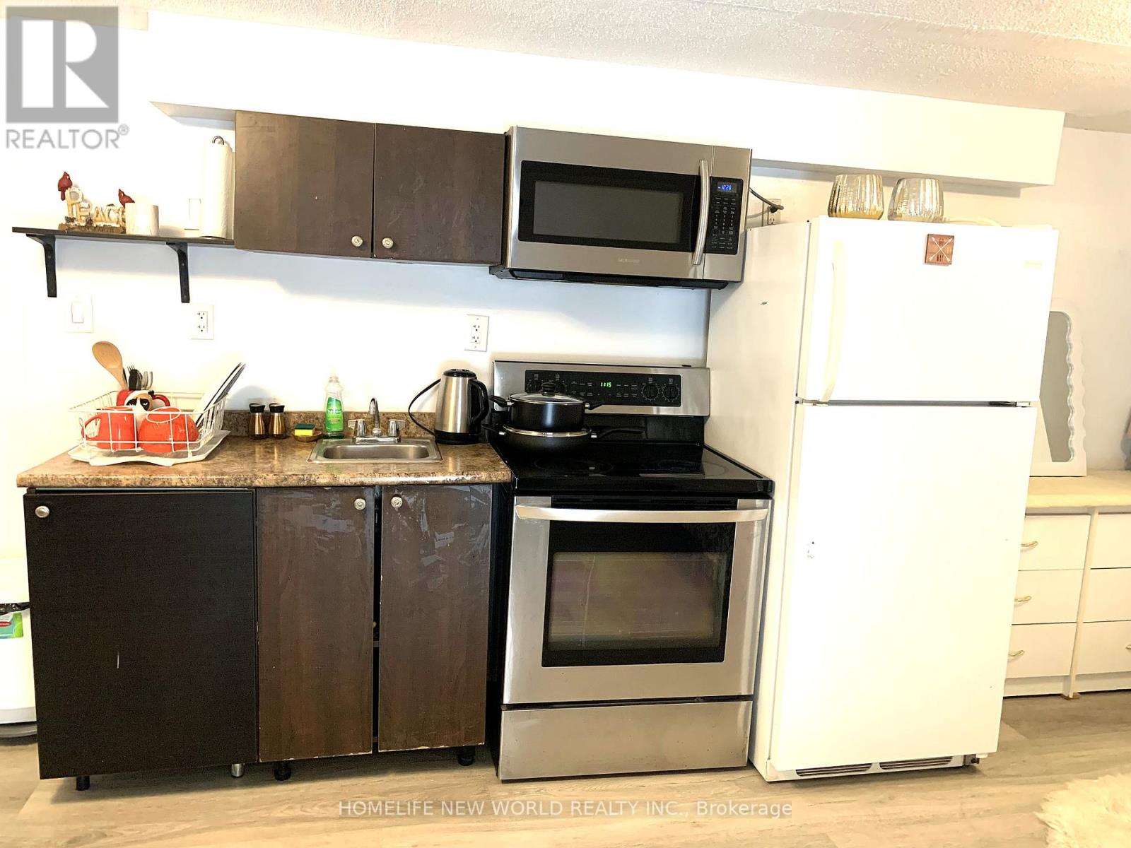 38 Levitt Court, Toronto, Ontario  M2R 3P9 - Photo 8 - C12808774