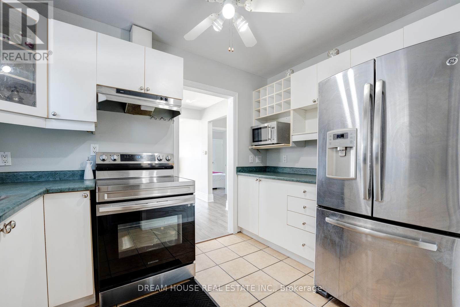 3256 St Clair Avenue E, Toronto, Ontario  M1L 1V8 - Photo 12 - E12808766