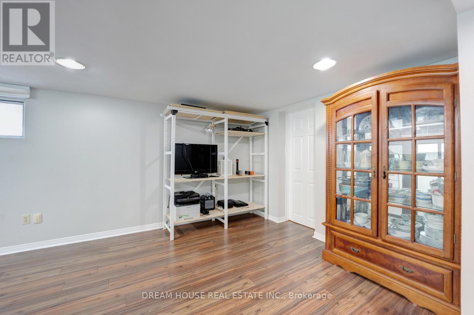 3256 St Clair Avenue E, Toronto, Ontario  M1L 1V8 - Photo 32 - E12808766