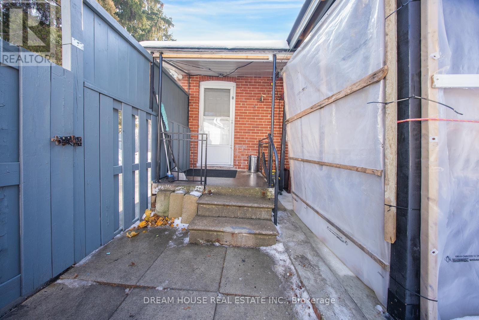 3256 St Clair Avenue E, Toronto, Ontario  M1L 1V8 - Photo 35 - E12808766