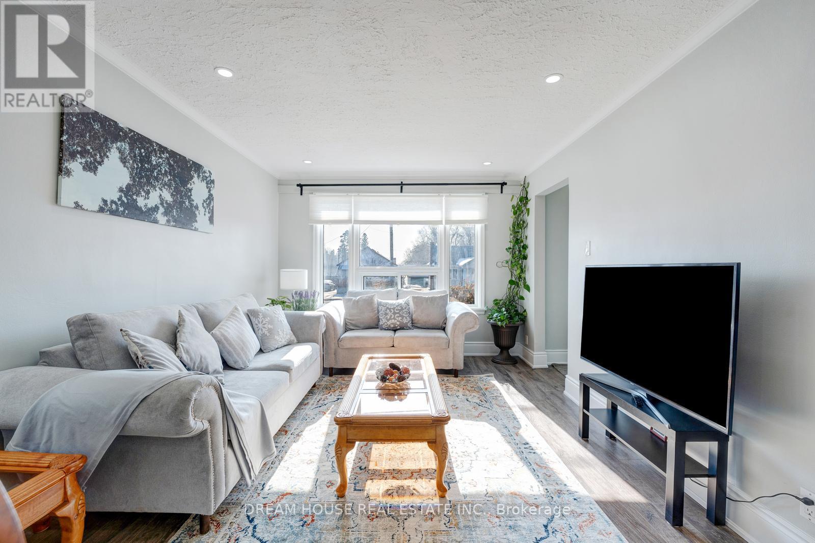 3256 St Clair Avenue E, Toronto, Ontario  M1L 1V8 - Photo 6 - E12808766