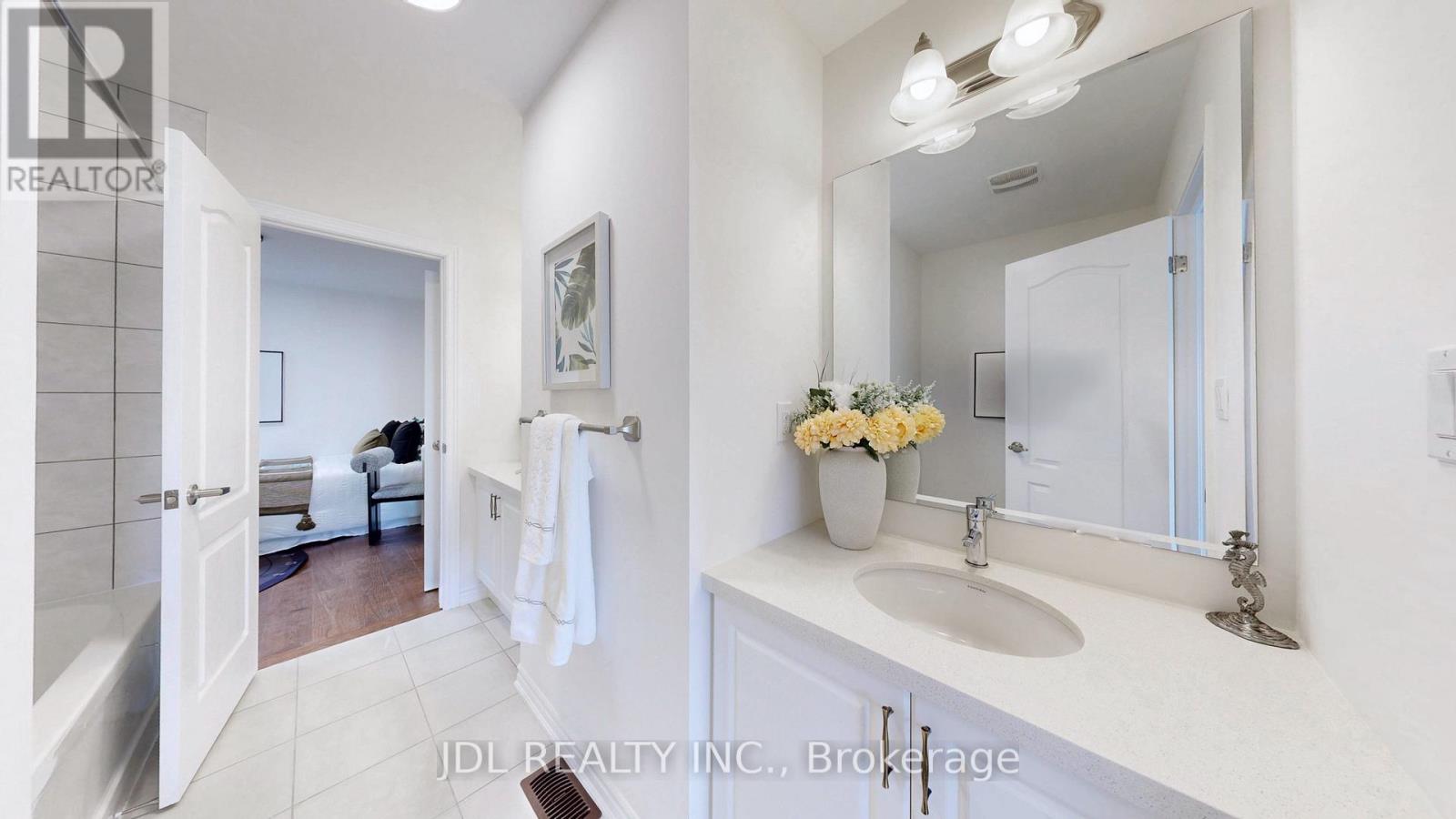 103 Connell Drive, Georgina, Ontario  L4P 0K3 - Photo 23 - N12786564