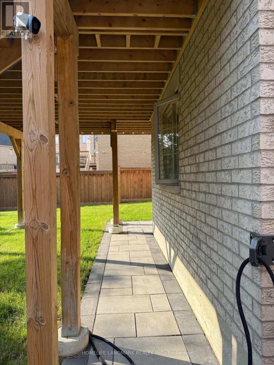 104 Mitchell Place, Newmarket, Ontario  L3Y 0C7 - Photo 10 - N12808734