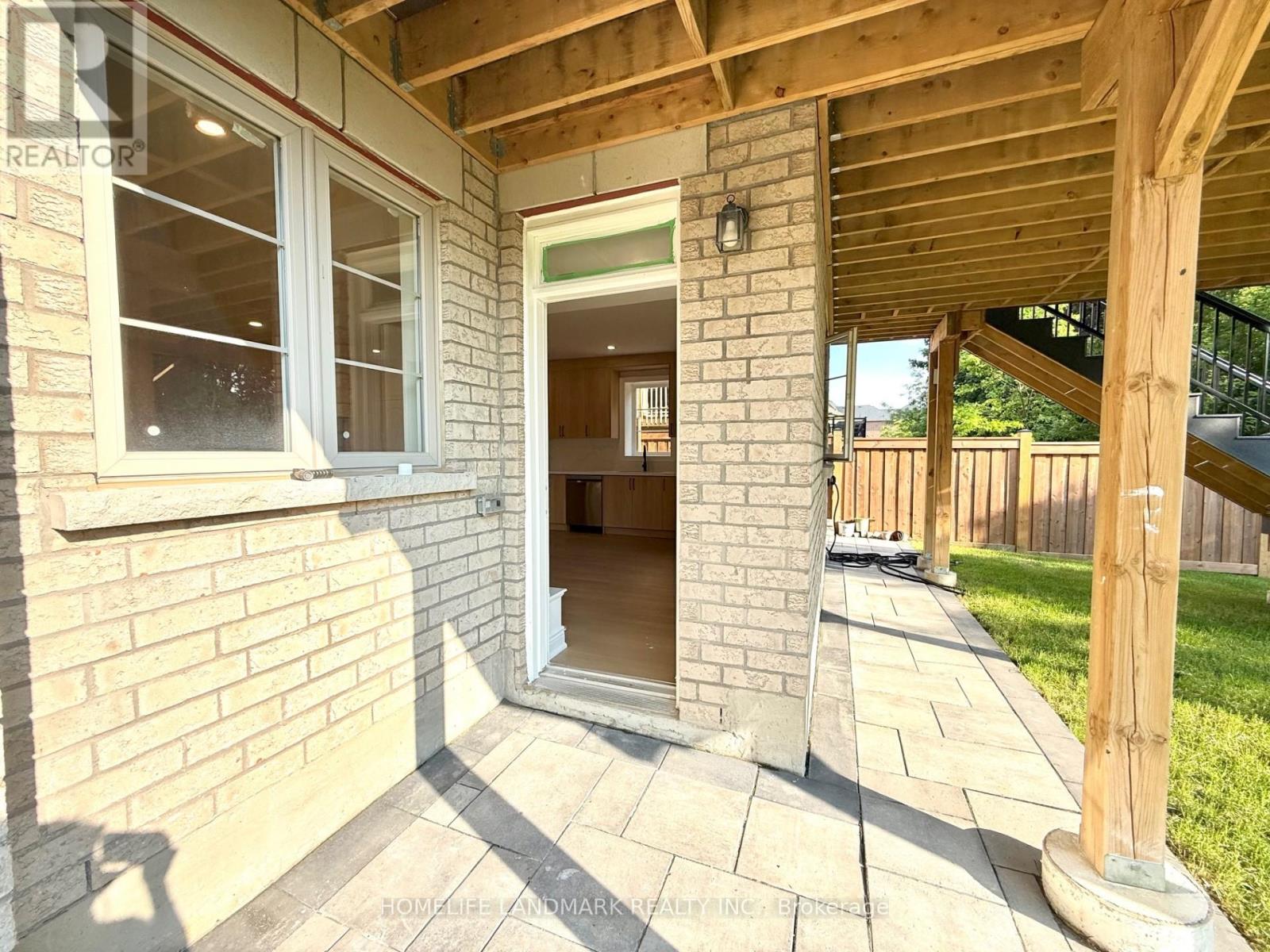 104 Mitchell Place, Newmarket, Ontario  L3Y 0C7 - Photo 11 - N12808734