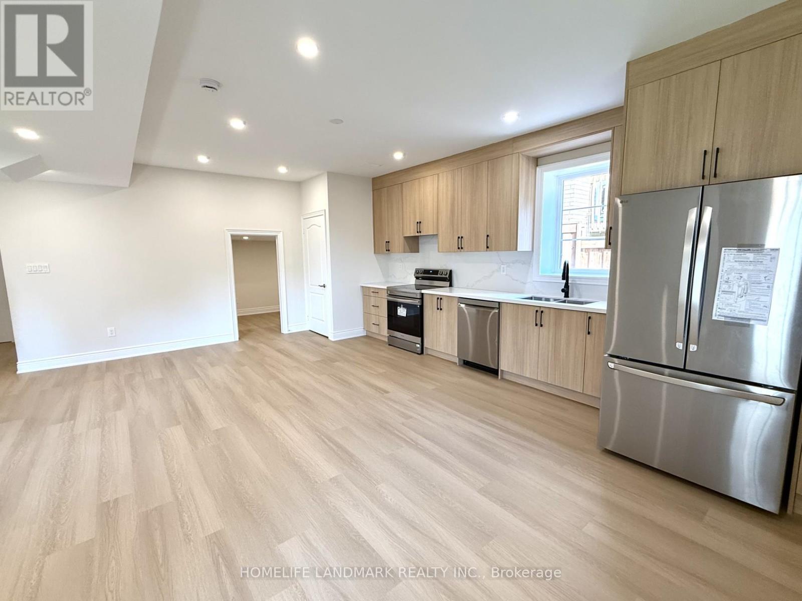 104 Mitchell Place, Newmarket, Ontario  L3Y 0C7 - Photo 2 - N12808734