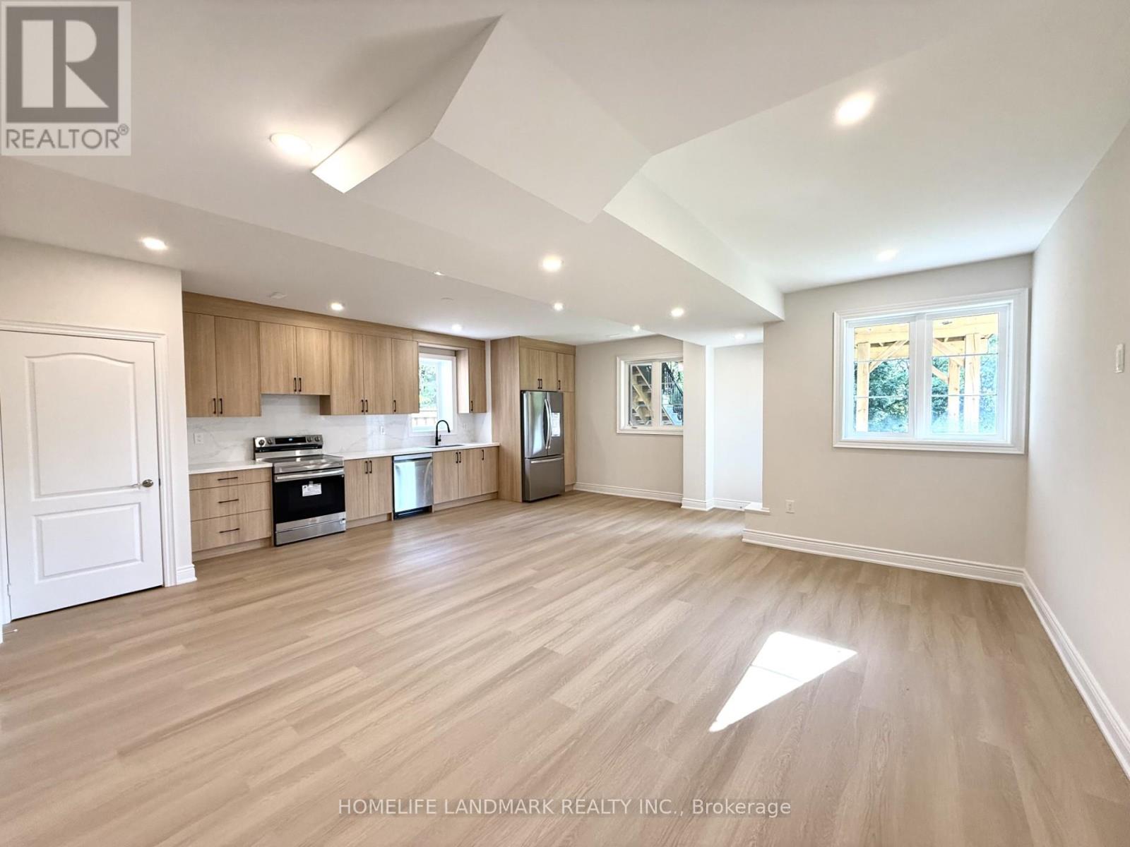 104 Mitchell Place, Newmarket, Ontario  L3Y 0C7 - Photo 8 - N12808734