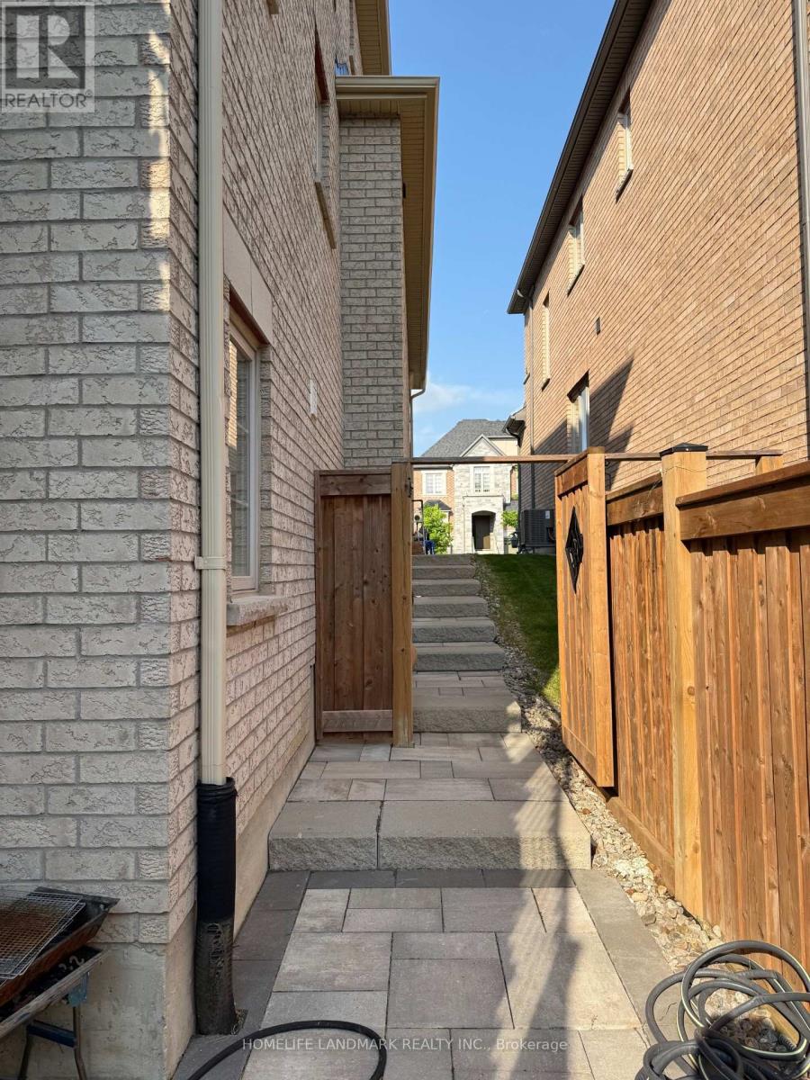 104 Mitchell Place, Newmarket, Ontario  L3Y 0C7 - Photo 9 - N12808734