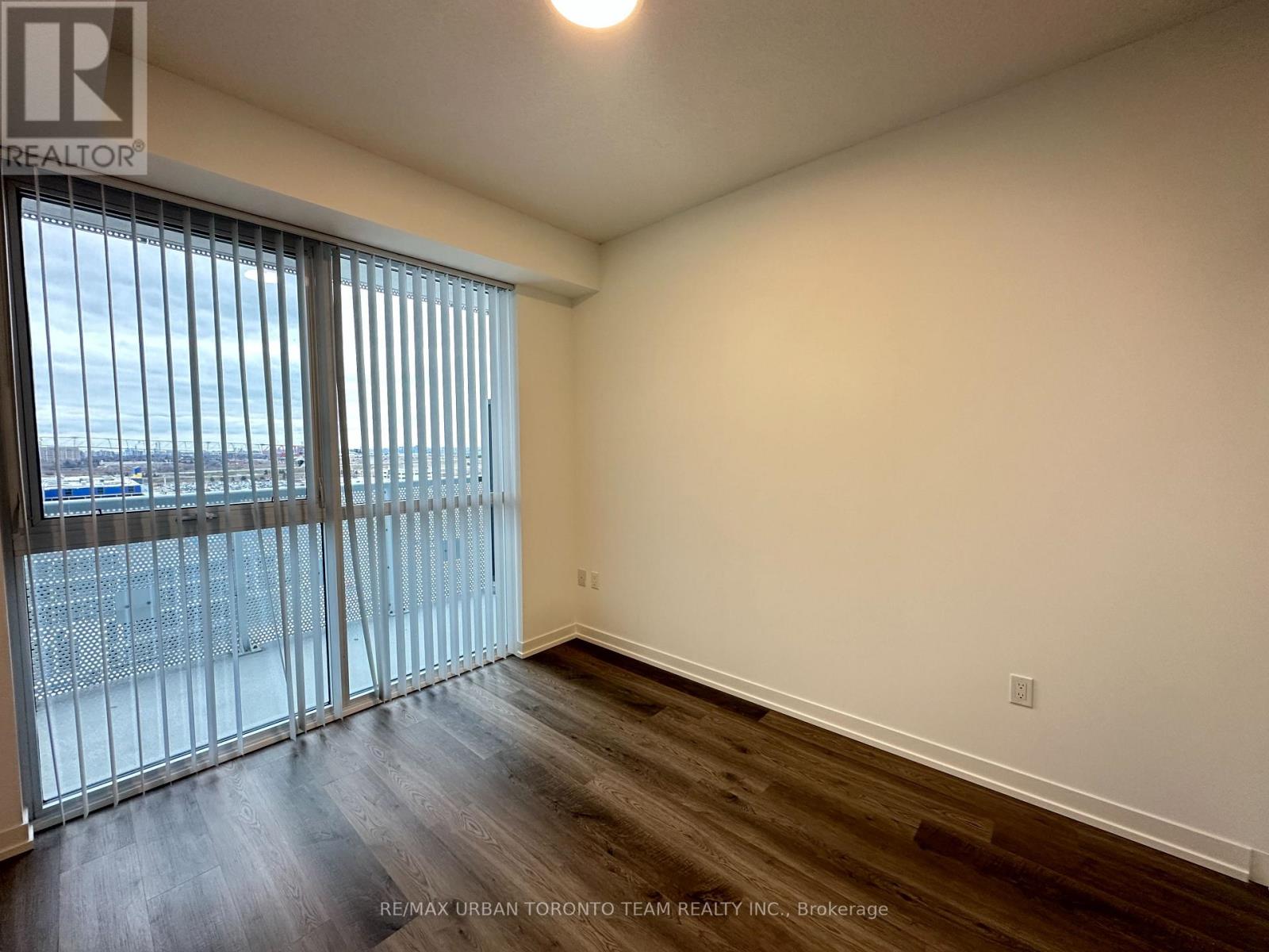 1011 - 8 Interchange Way, Vaughan, Ontario  L4K 5Z7 - Photo 5 - N12808740