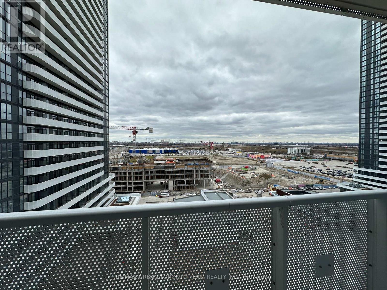 1011 - 8 Interchange Way, Vaughan, Ontario  L4K 5Z7 - Photo 6 - N12808740