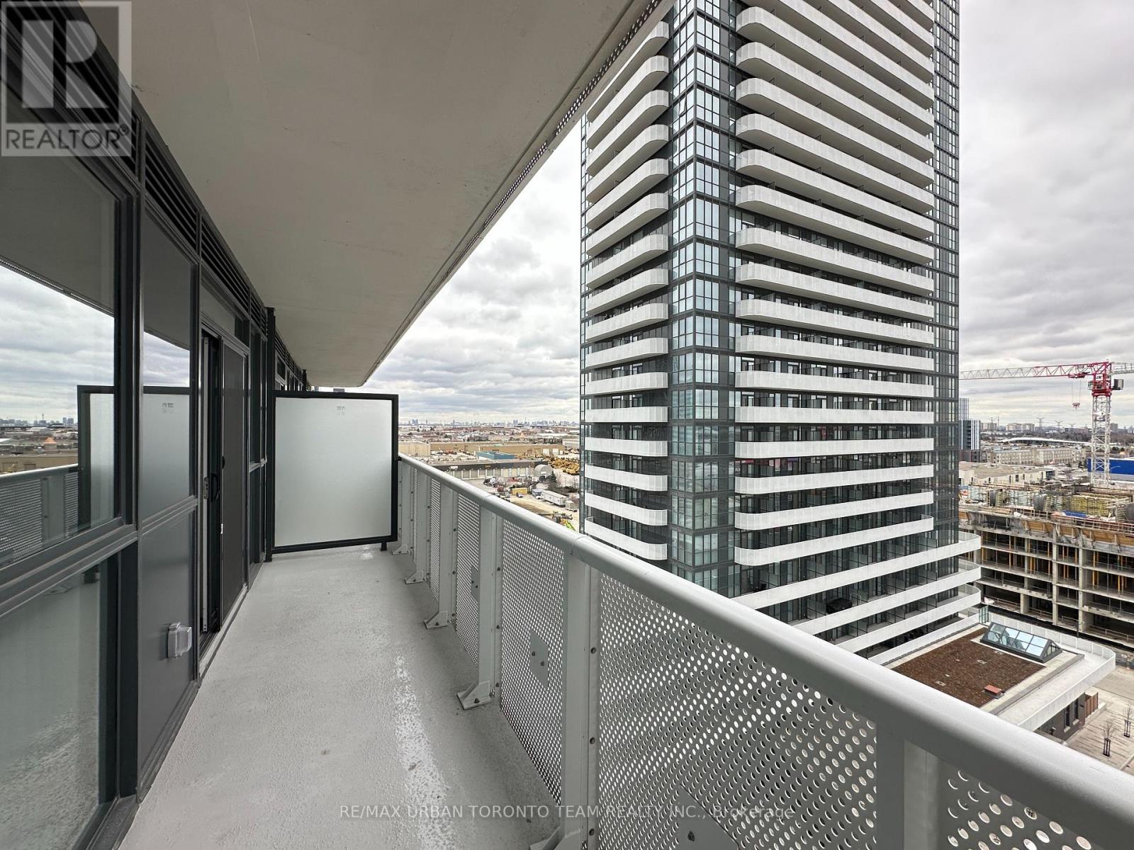 1011 - 8 Interchange Way, Vaughan, Ontario  L4K 5Z7 - Photo 7 - N12808740