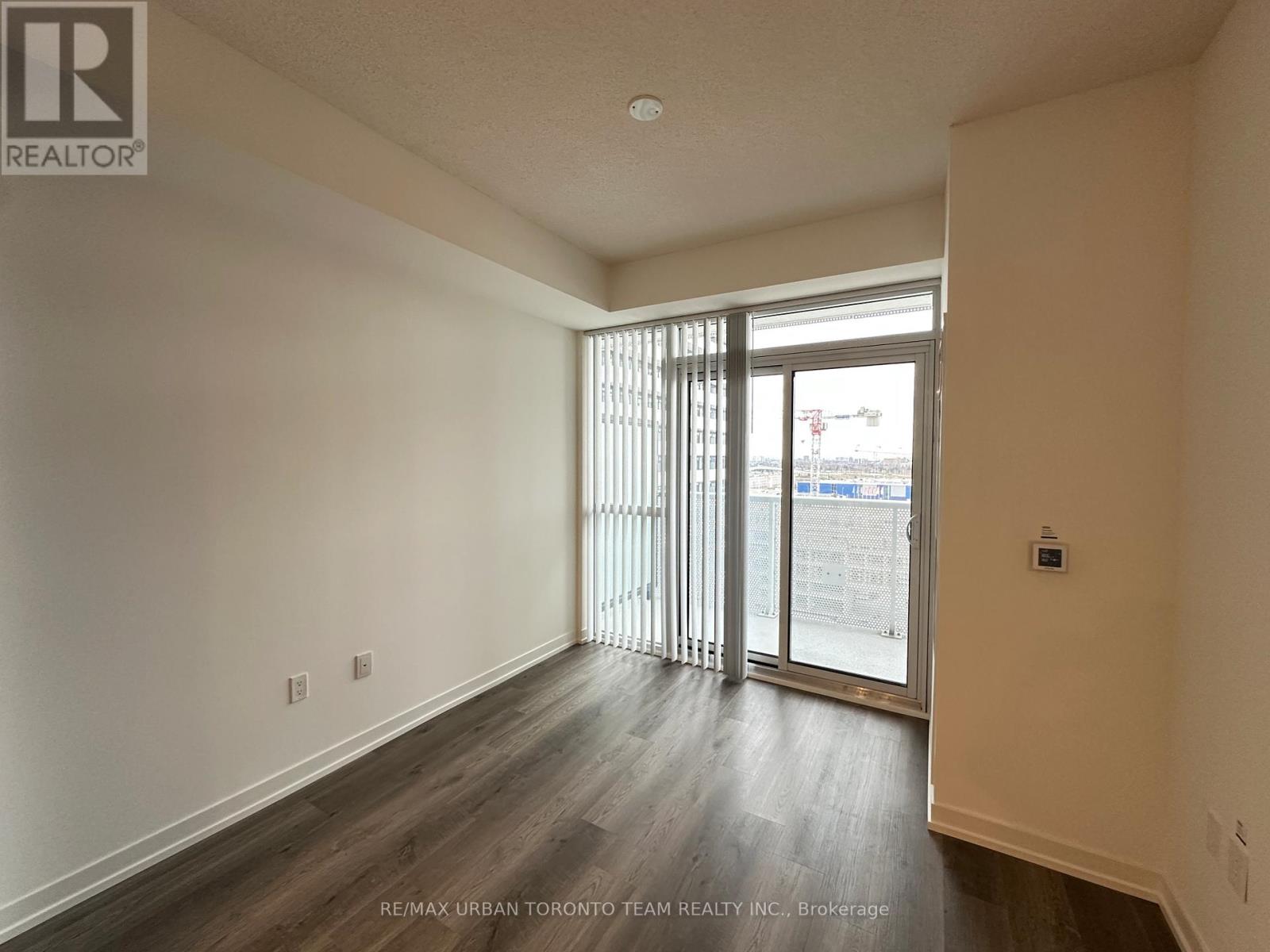 1011 - 8 Interchange Way, Vaughan, Ontario  L4K 5Z7 - Photo 9 - N12808740