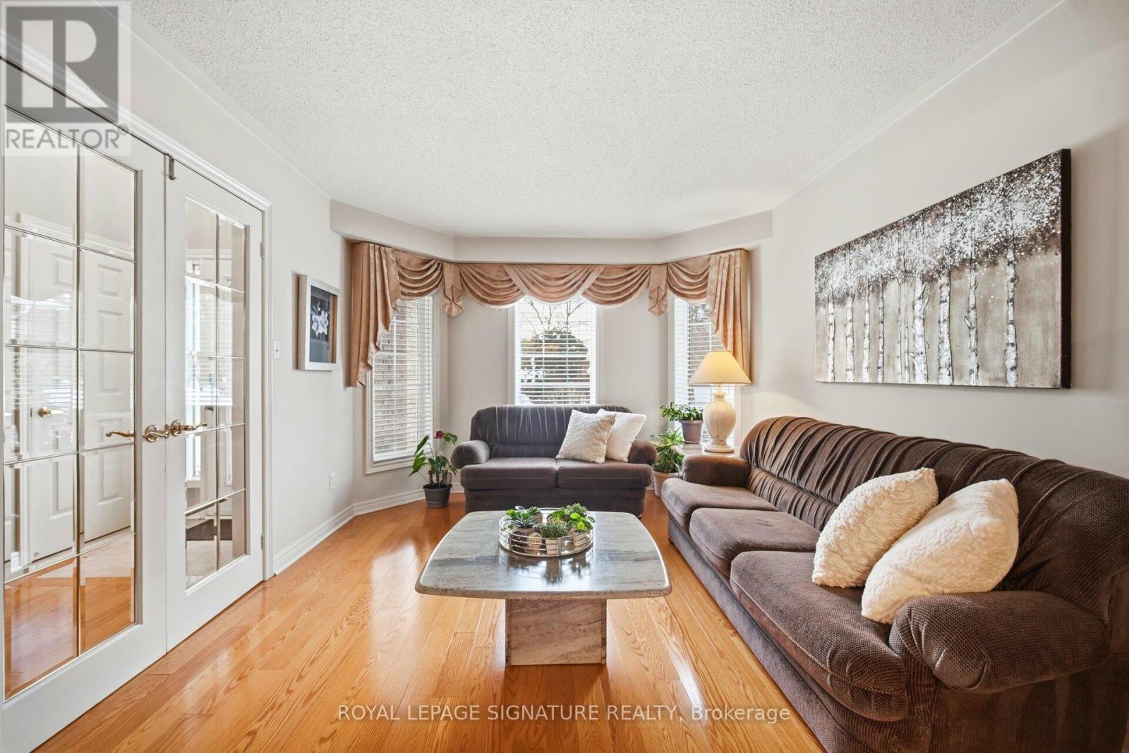 52 Durham Street, Halton Hills, Ontario  L7G 5X4 - Photo 11 - W12808762