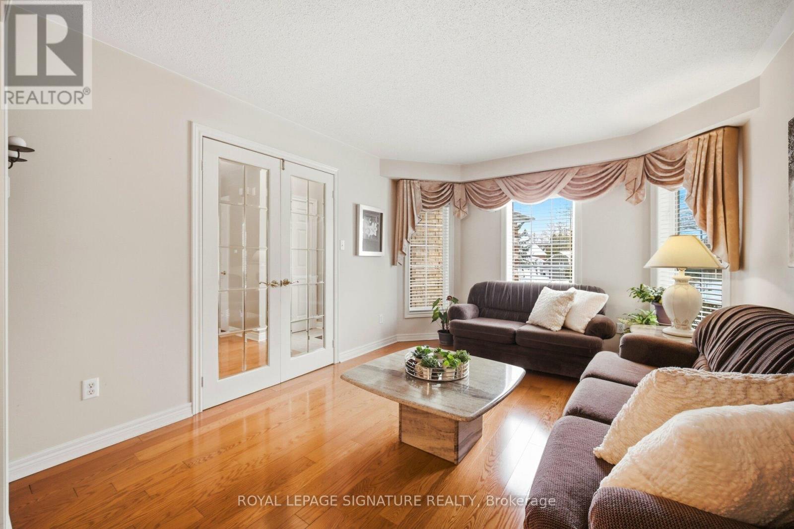 52 Durham Street, Halton Hills, Ontario  L7G 5X4 - Photo 13 - W12808762