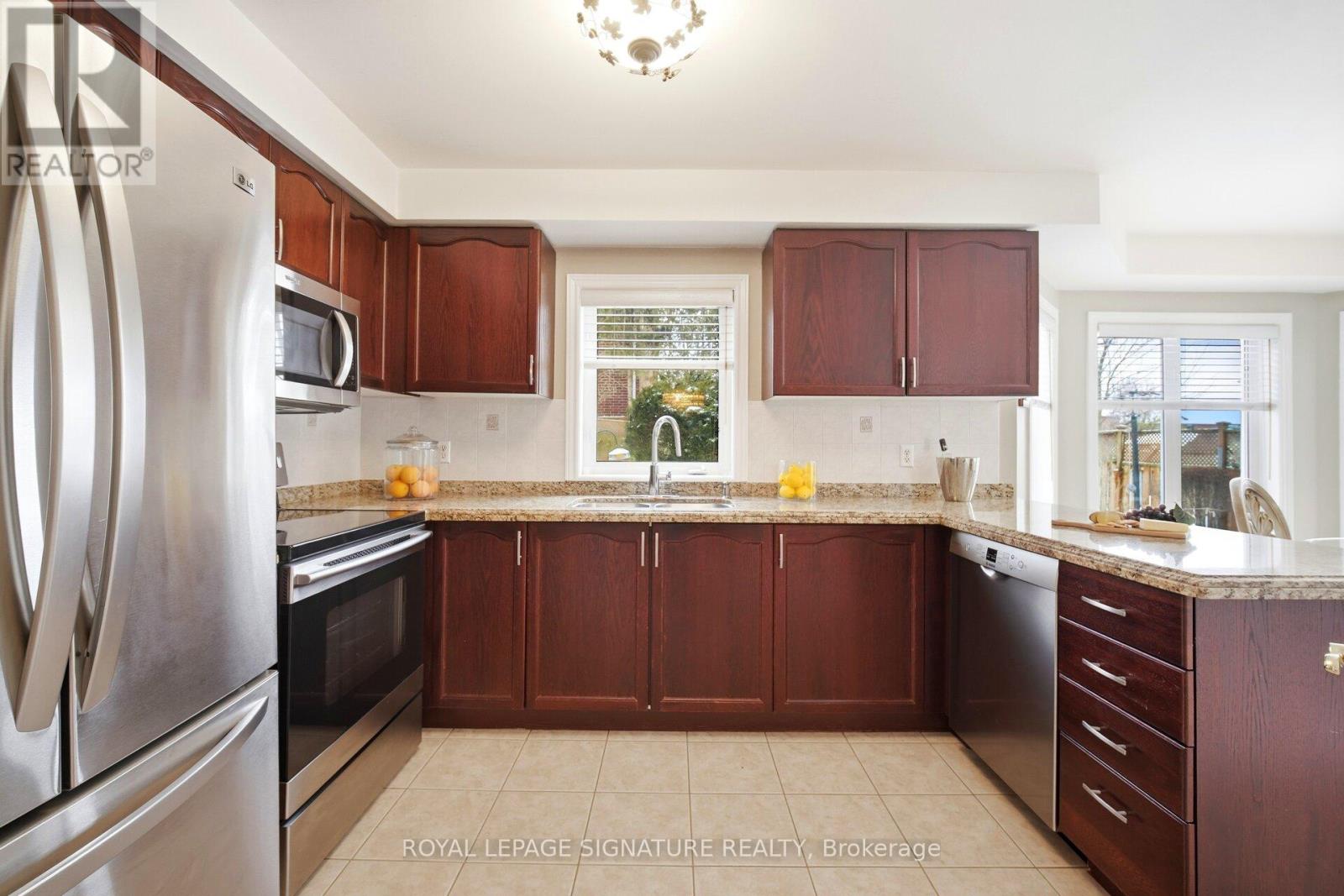 52 Durham Street, Halton Hills, Ontario  L7G 5X4 - Photo 17 - W12808762