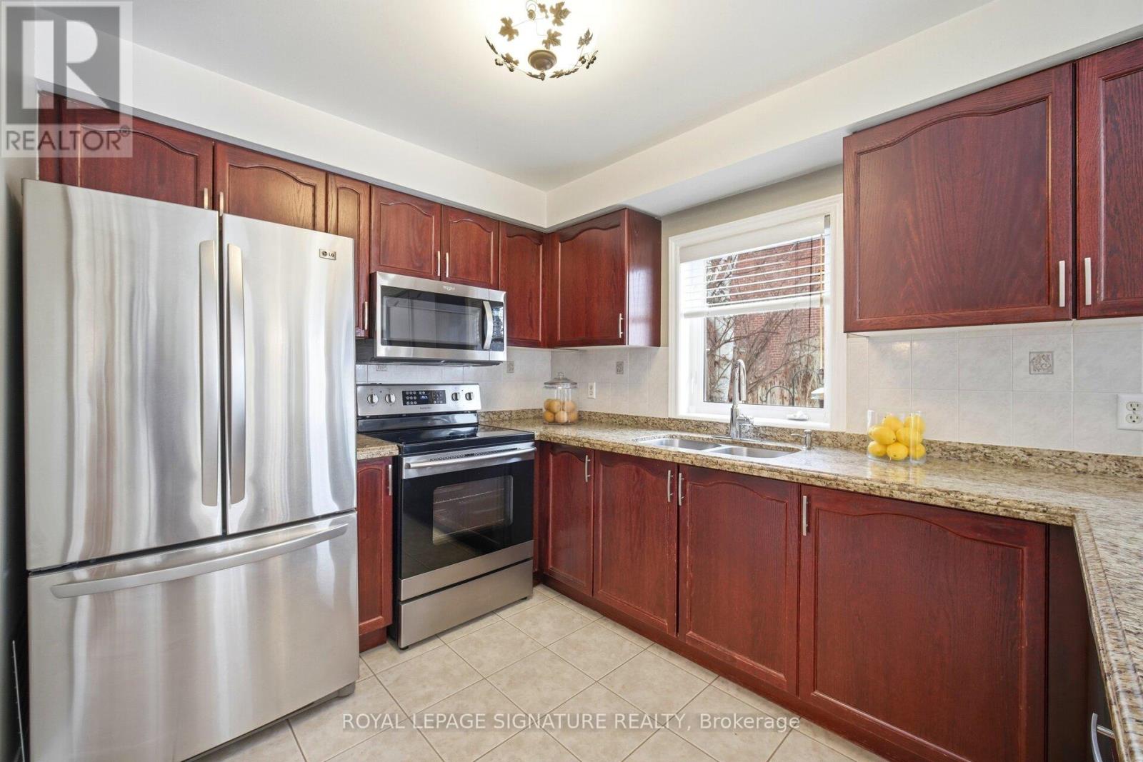 52 Durham Street, Halton Hills, Ontario  L7G 5X4 - Photo 18 - W12808762