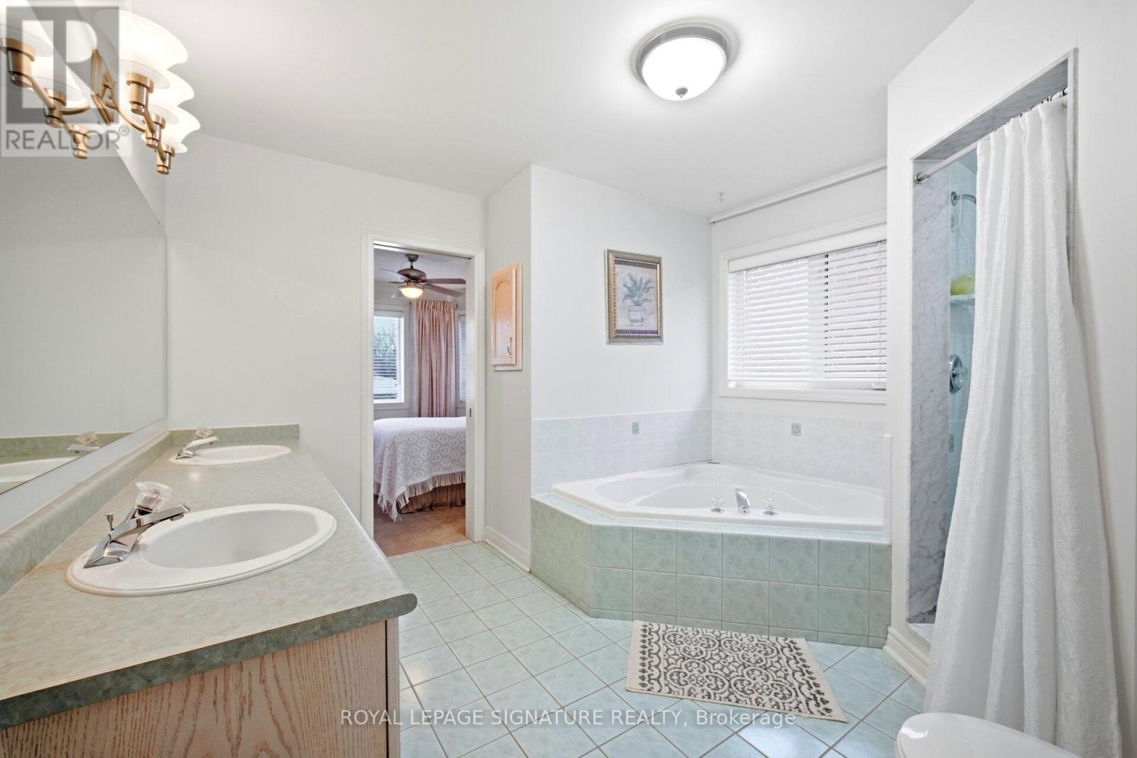 52 Durham Street, Halton Hills, Ontario  L7G 5X4 - Photo 35 - W12808762