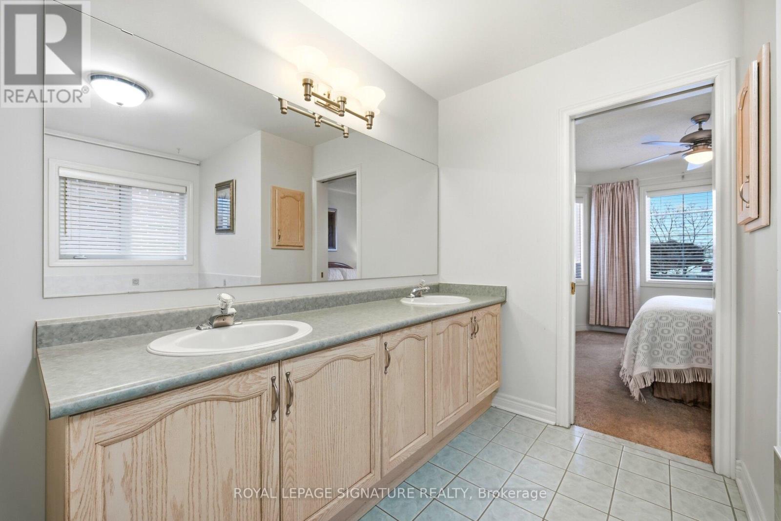 52 Durham Street, Halton Hills, Ontario  L7G 5X4 - Photo 37 - W12808762